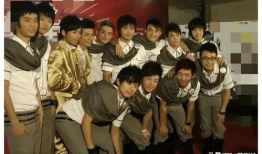 路人八卦爆料吃瓜,明星恋情疑云重重，真相即将揭晓！